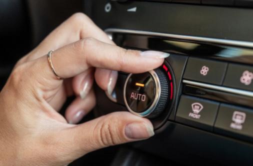 Signes courants d'un thermostat de climatisation de voiture défectueux