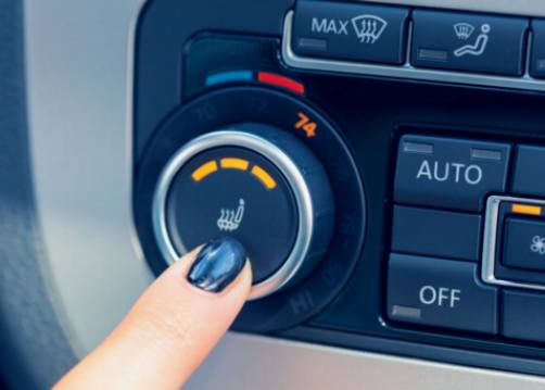 Signes d'un moteur de soufflante de climatisation de voiture défaillant que vous ne devriez pas ignorer